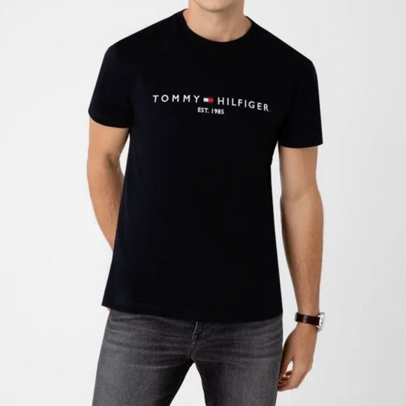 Camiseta Tommy Hilfiger Preta Institucional Bordada - Etiqueta CE